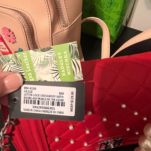 Chic Red Quilted Crossbody Bag with Pearl Chain Vegan Leather ❤️ - Picture 4 of 4